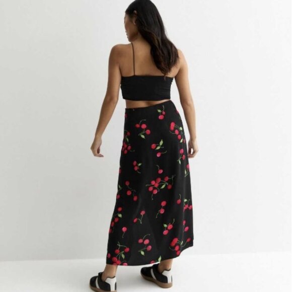 NWT cherry print midi skirt petite 4P - Picture 4 of 4